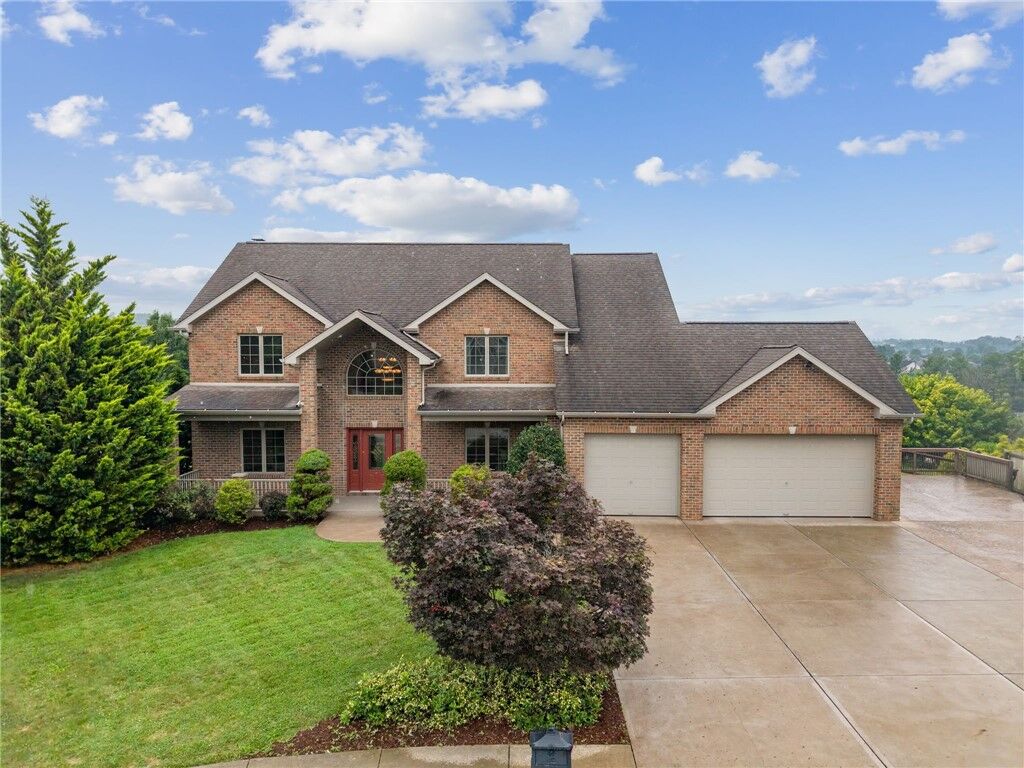 Property Photo: 626 Oakcrest Dr PA 15642