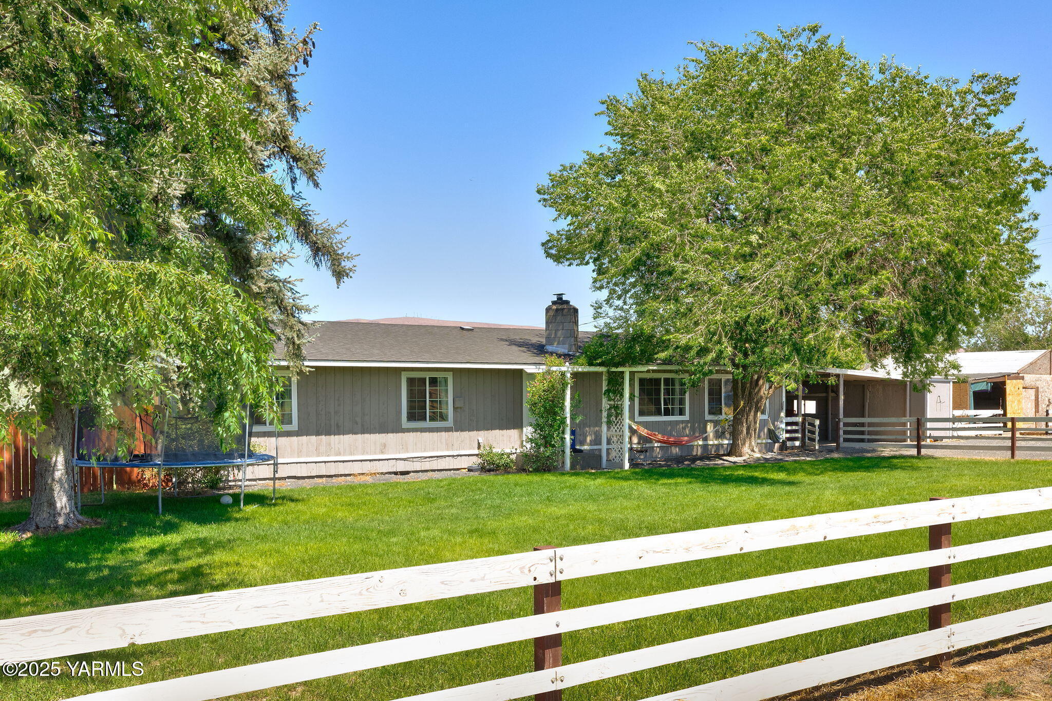 Property Photo: 240 T P Rd WA 98901
