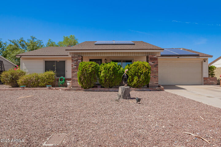 Property Photo: 5221 W Columbine Drive AZ 85304