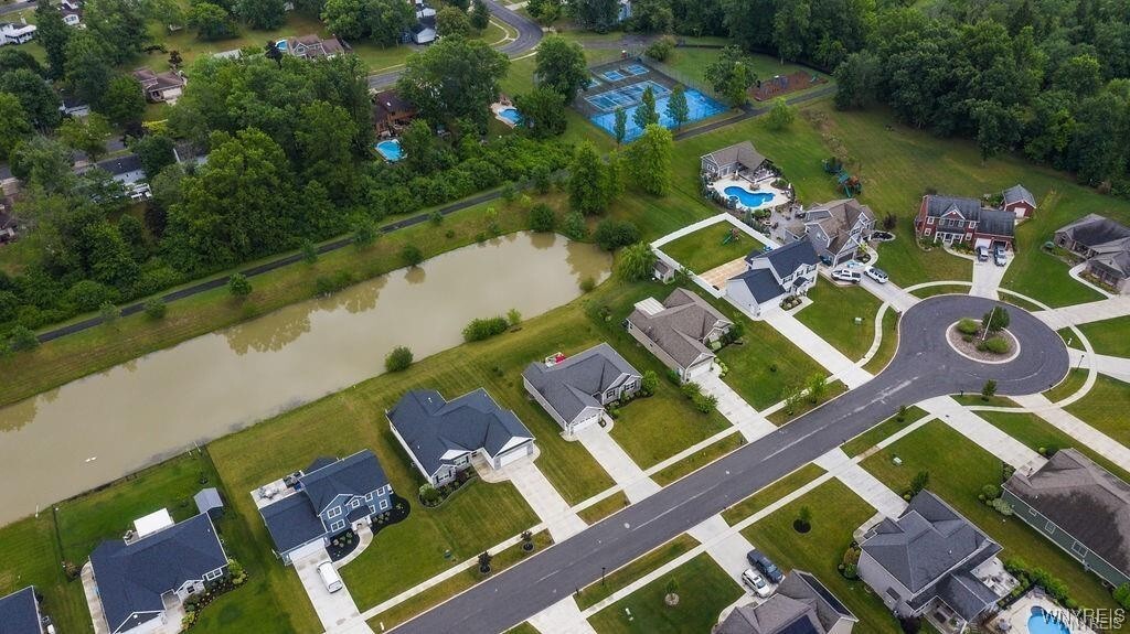 Property Photo:  63 Castlewood Court  NY 14072 