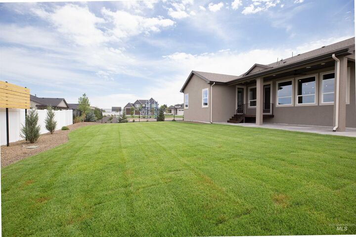 Property Photo: 132 E Heliotrope Drive ID 83642