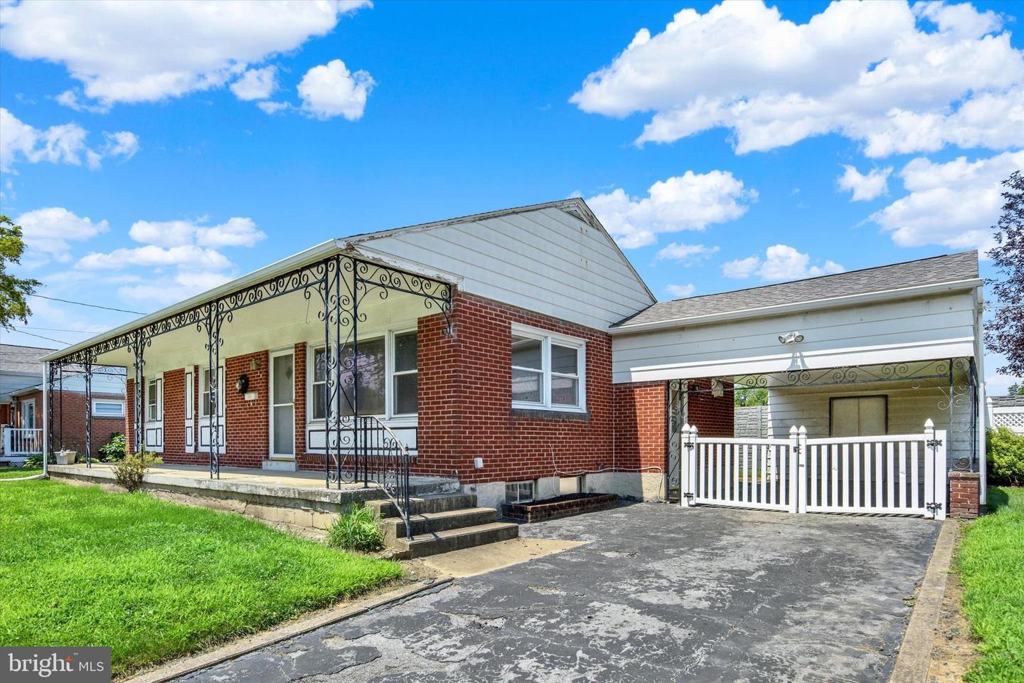 Property Photo: 29 Kensington Drive PA 17011
