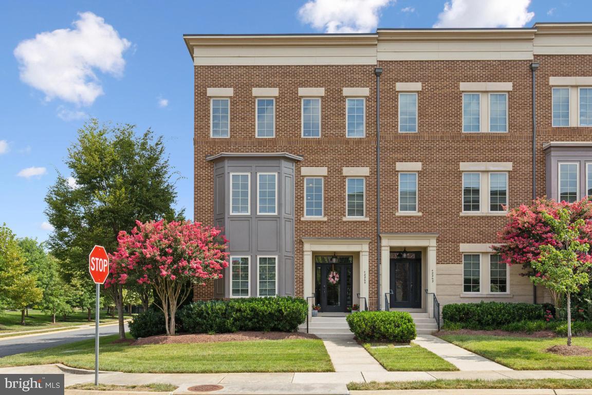 Property Photo: 42260 Rhett Drive VA 20148