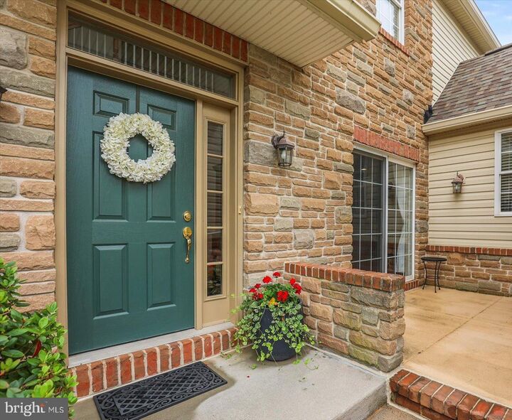 Property Photo: 1110 Turnberry Lane PA 17403