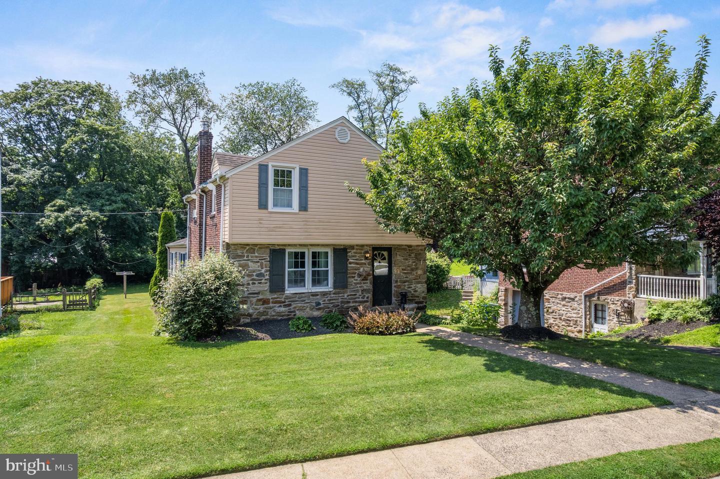 2132 Jenkintown  Glenside PA 19038 photo