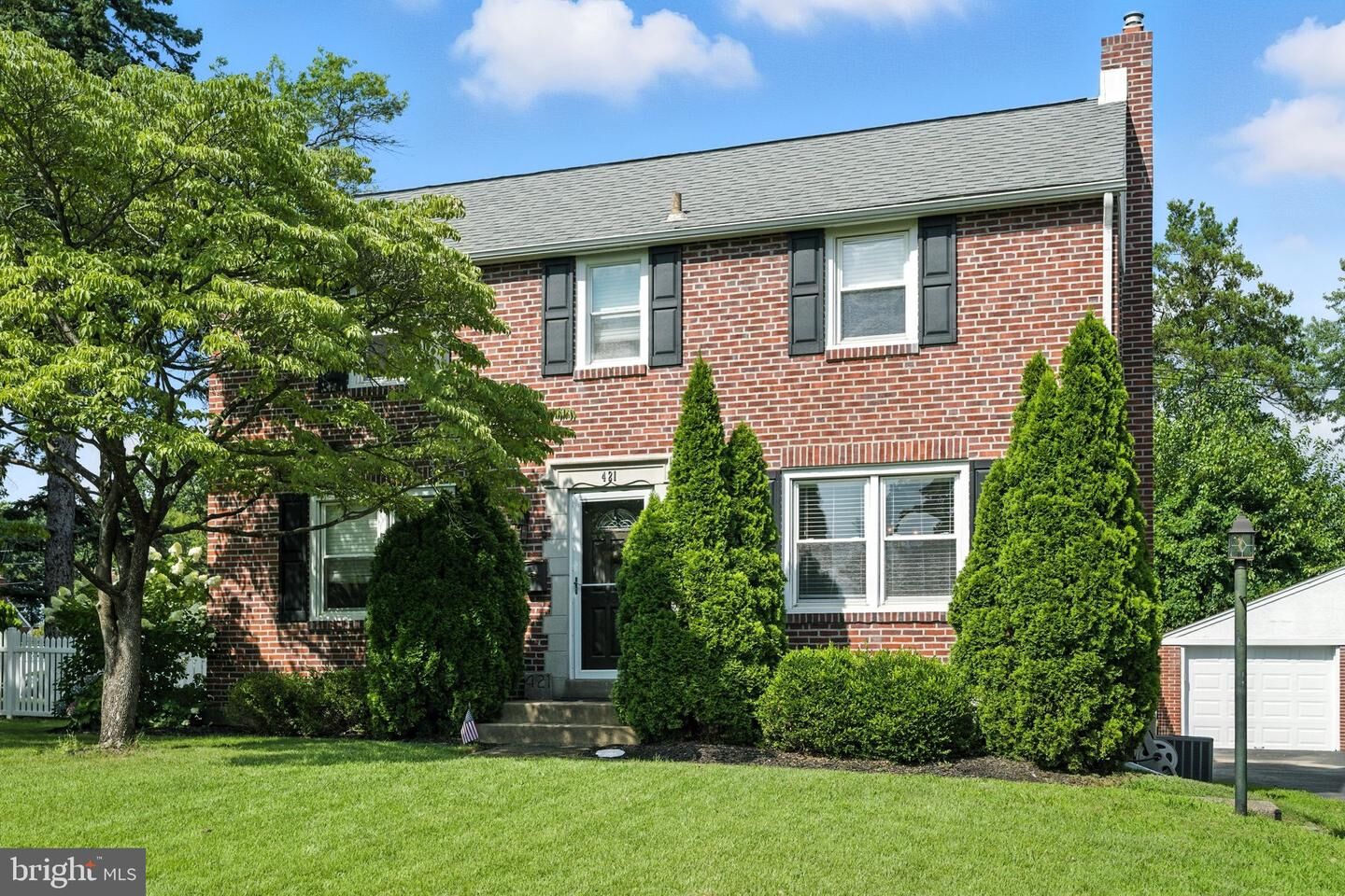 Property Photo:  421 Colonial Park Drive  PA 19064 