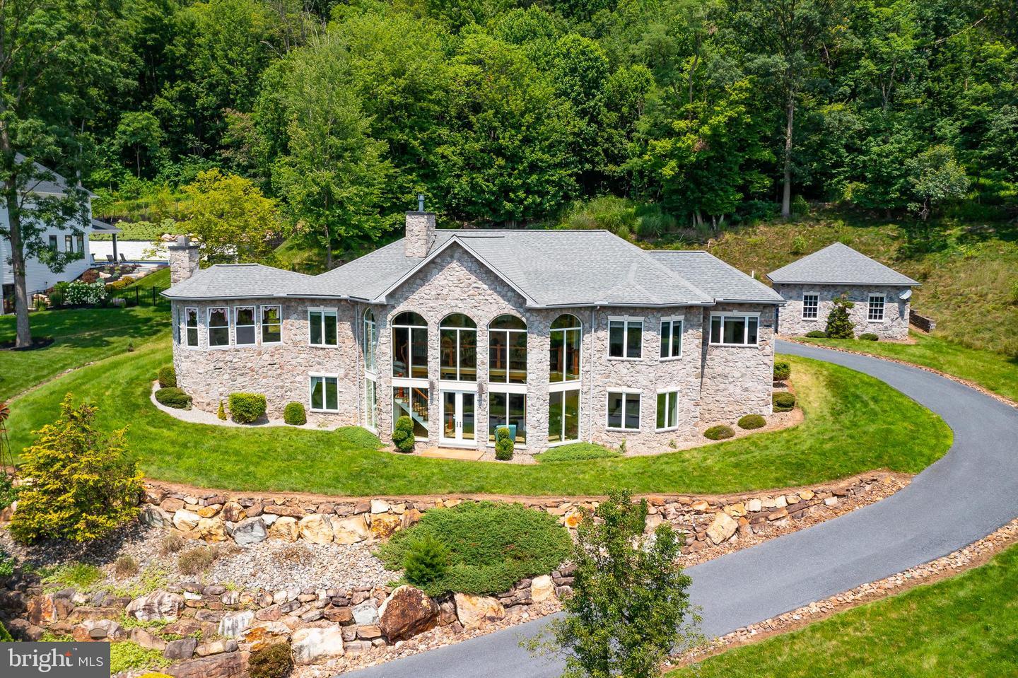 Property Photo:  522 Halyard Way  PA 17025 