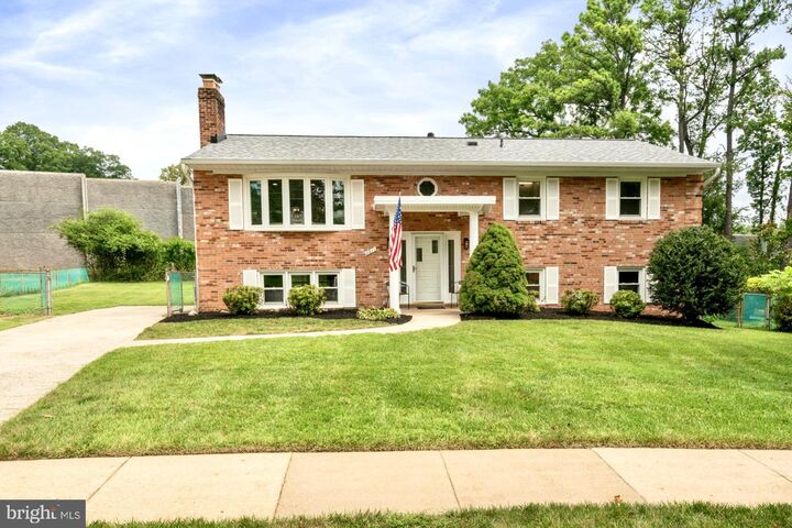 Property Photo: 2811 Elsmore Street VA 22031