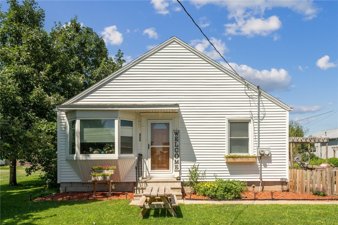 Property Photo: 600 Main Street IA 52324