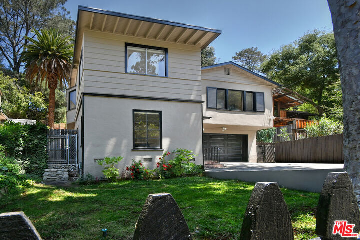 Property Photo:  10301 Chrysanthemum Ln  CA 90077 