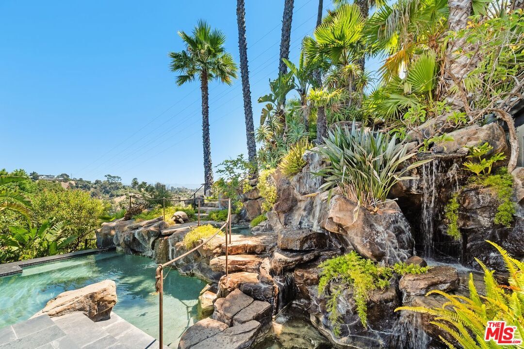 Property Photo:  2625 Mar Lu Dr  CA 90046 