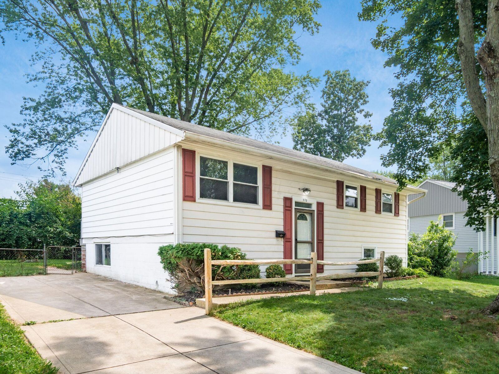Property Photo:  570 Fairholme Road  OH 43230 