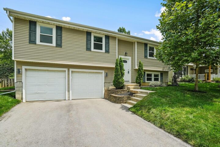 Property Photo: 4066 Leather Stocking Trail OH 43230