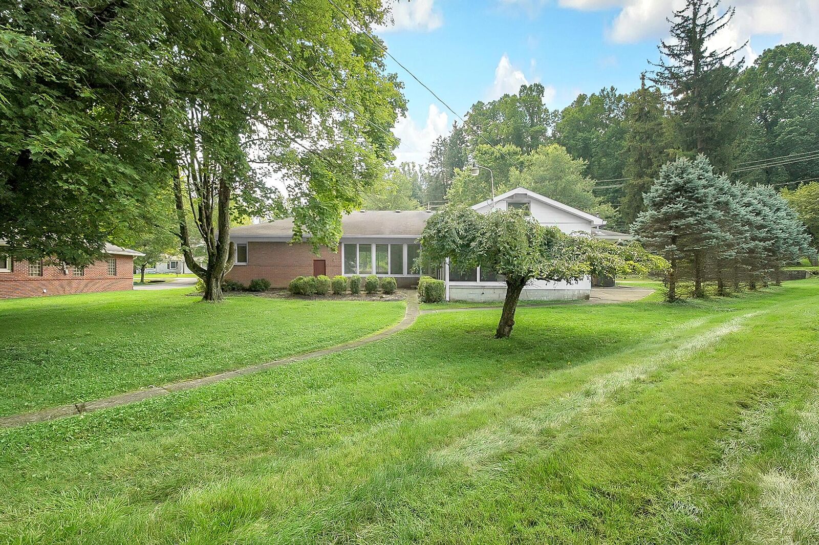 Property Photo: 324 Cedar Street OH 43023