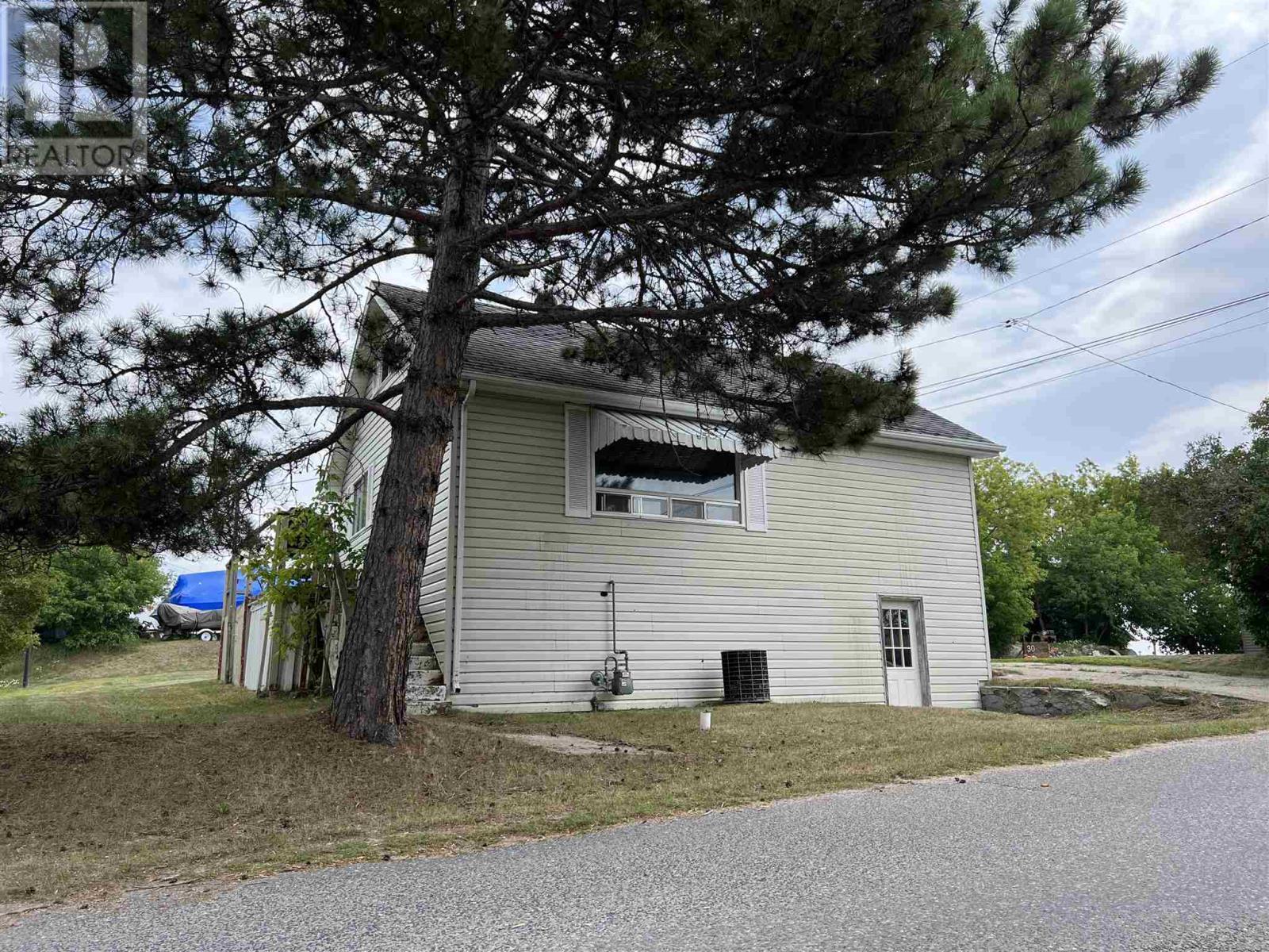 Photo de la propriété:  127 A Street West  ON P9N 3R7 