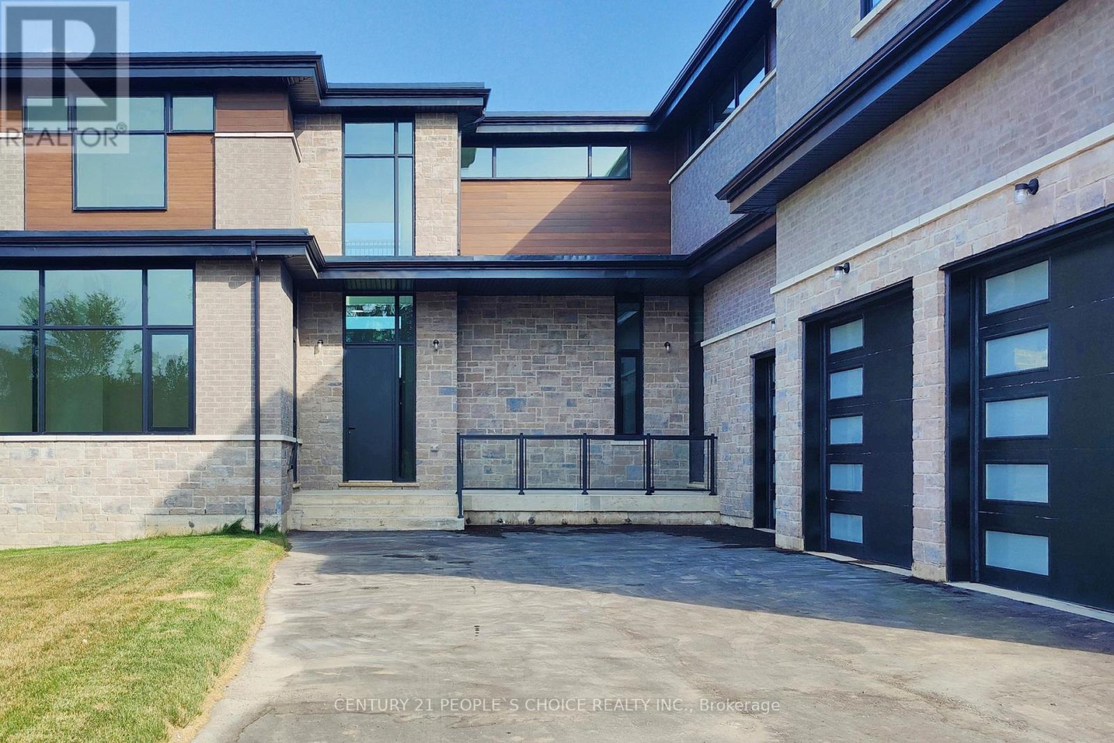 Property Photo: 14 Sugarbush Court ON L7G 4S7