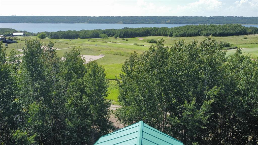 Property Photo:  424 Country Club Drive  MB R0J 0X0 