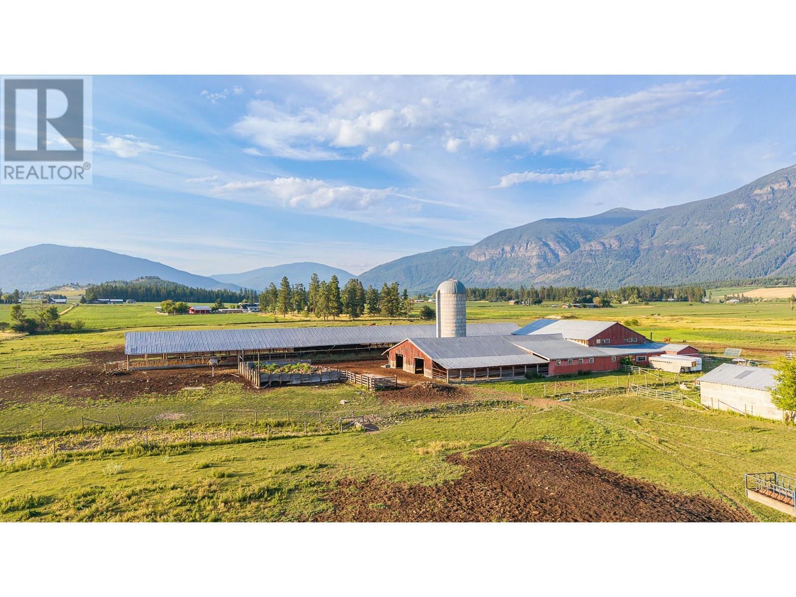 Photo de la propriété:  2516 20th Street  BC V0B 1G2 