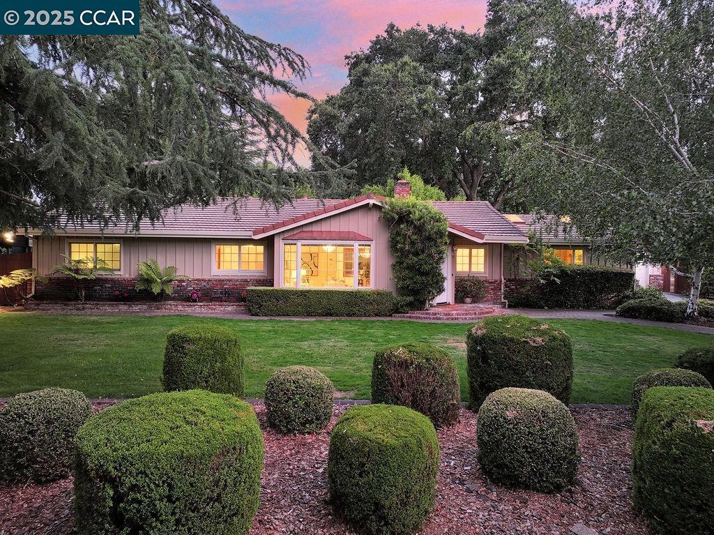 Property Photo:  7 Monteira Lane  CA 94553 