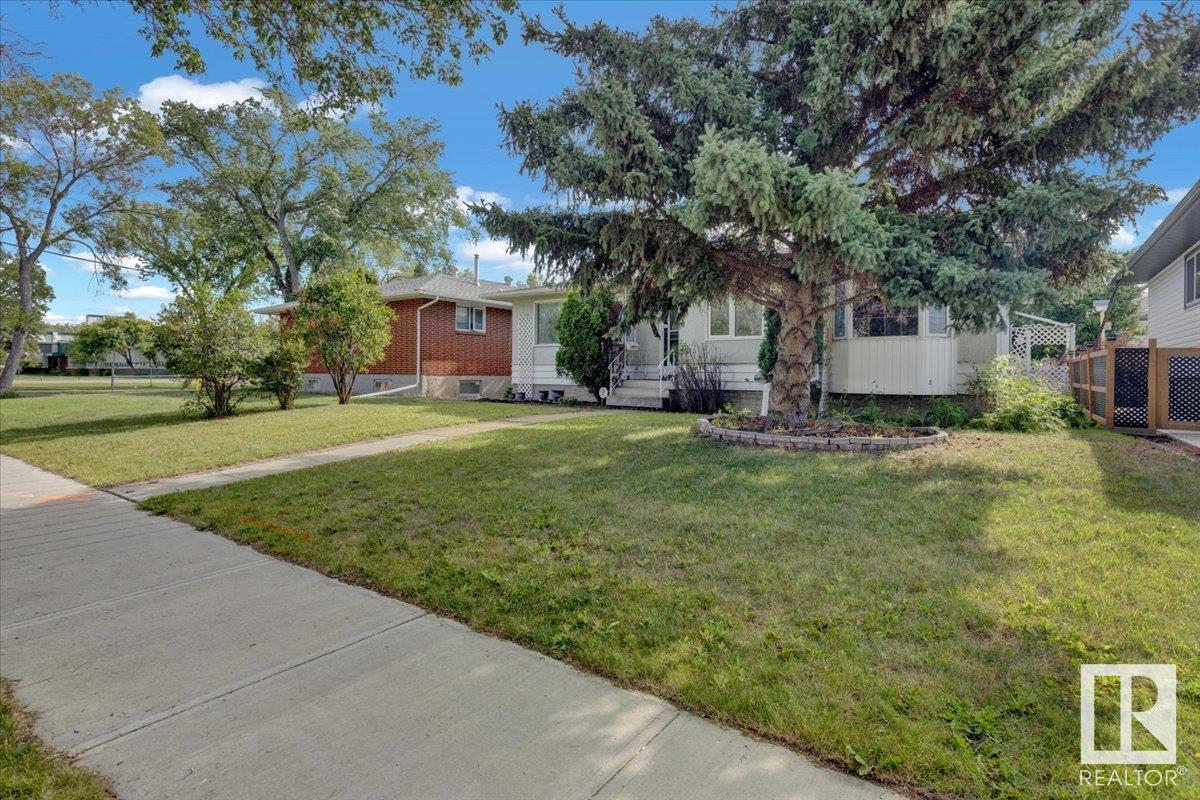 Photo de la propriété: 11447 127 Street NW AB T5M 0V2
