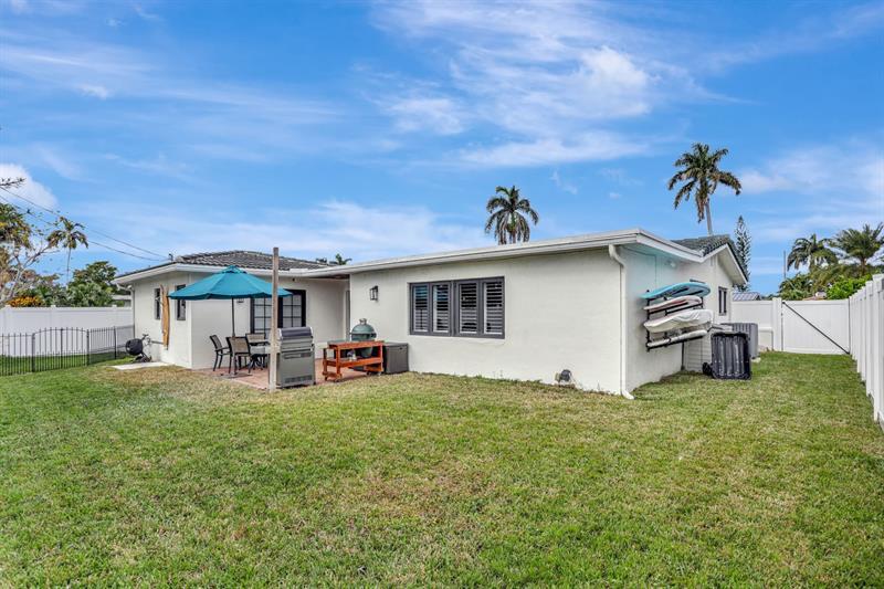 Property Photo: 912 SE 16th Ct FL 33441