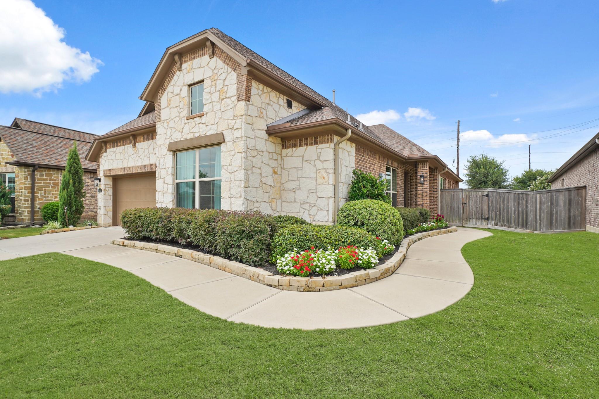 Property Photo: 2215 Rose Manor Court TX 77469