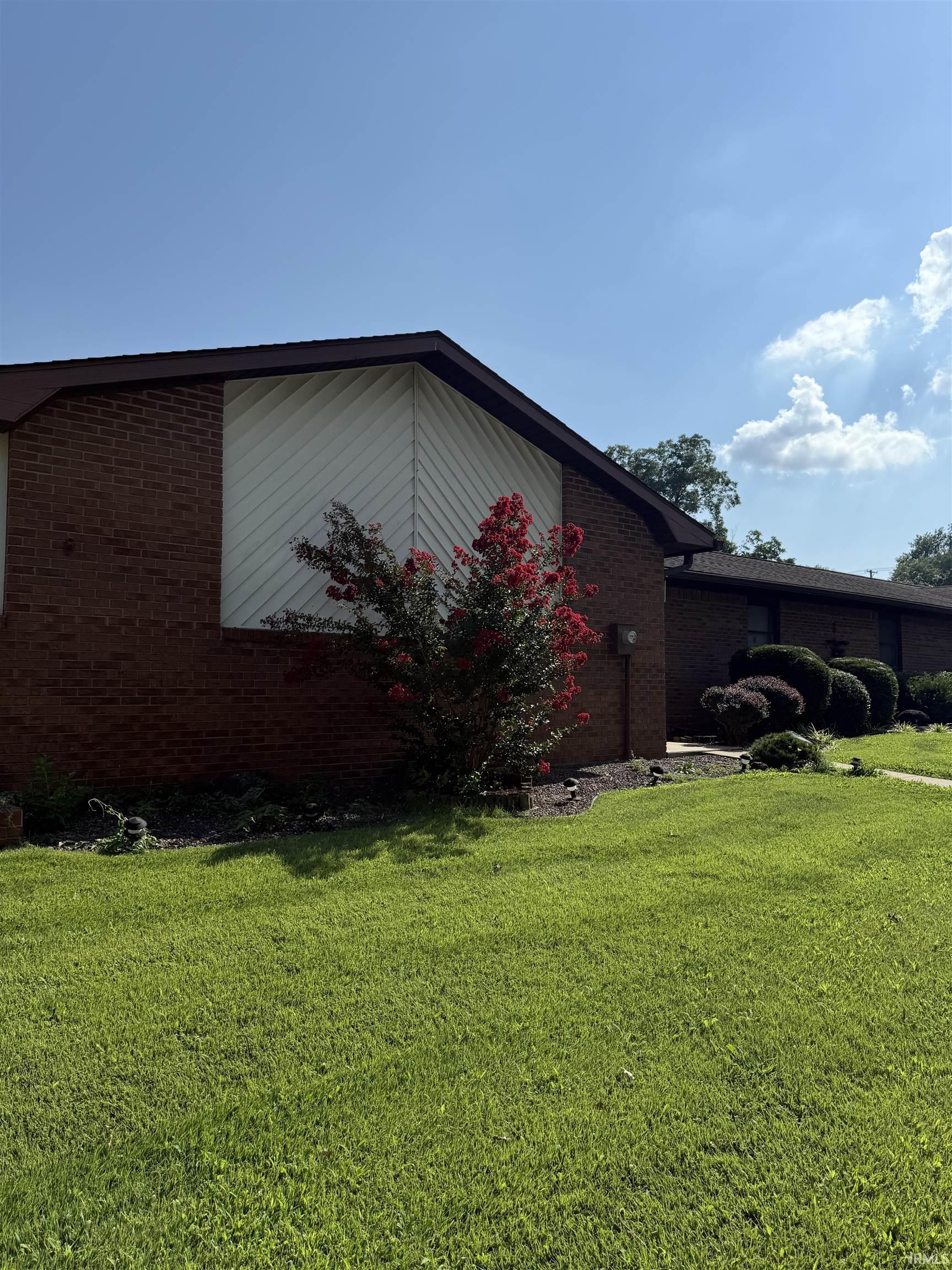 Property Photo: 423 W Mulberry Street IN 47670