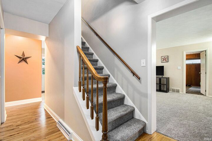 Property Photo:  1506 Dogwood Drive  IN 46514 