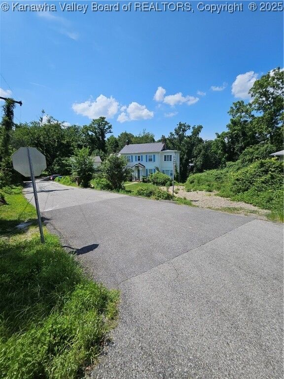 Property Photo:  1405 Ravinia Road  WV 25314 