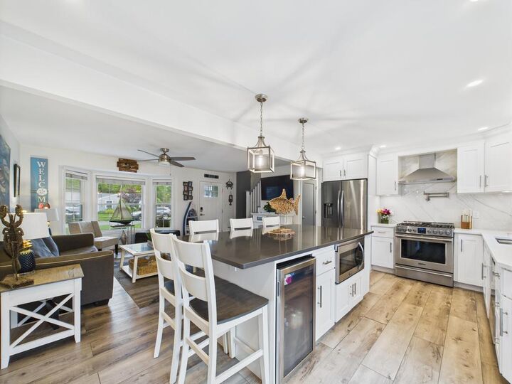 Property Photo:  127 Connetquot Road  NY 11769 