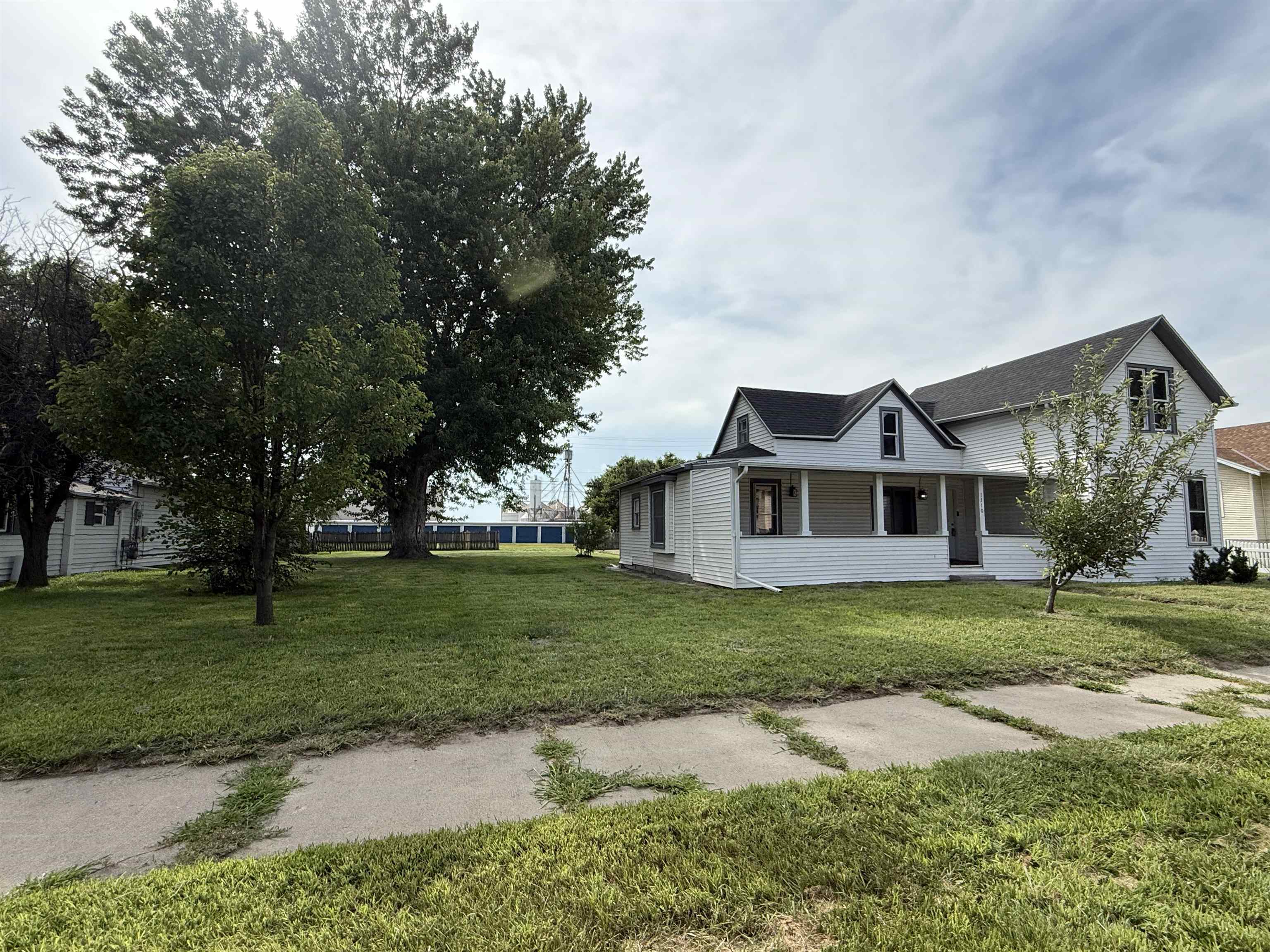 Property Photo: 1310 Avenue A NE 69138