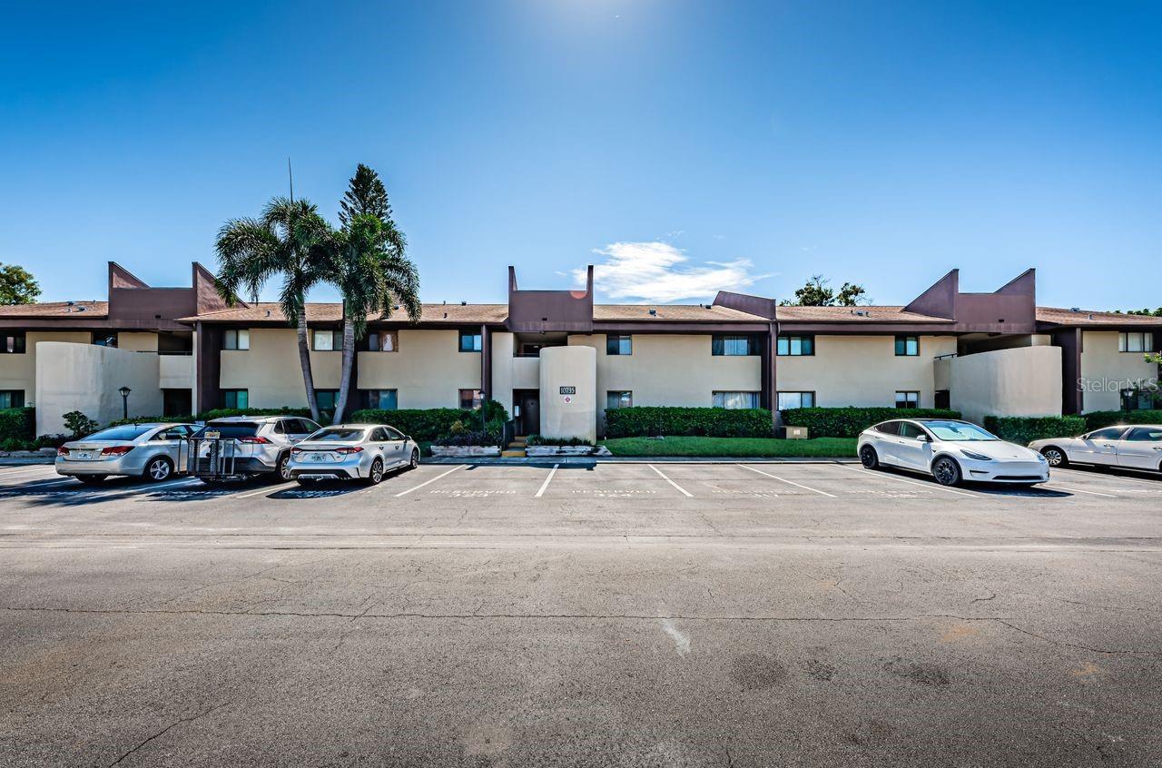 Property Photo: 10735 Village Club Circle N 104 FL 33716
