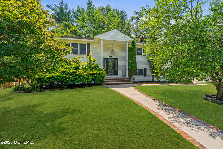 712 Carol Avenue  Oakhurst NJ 07755 photo