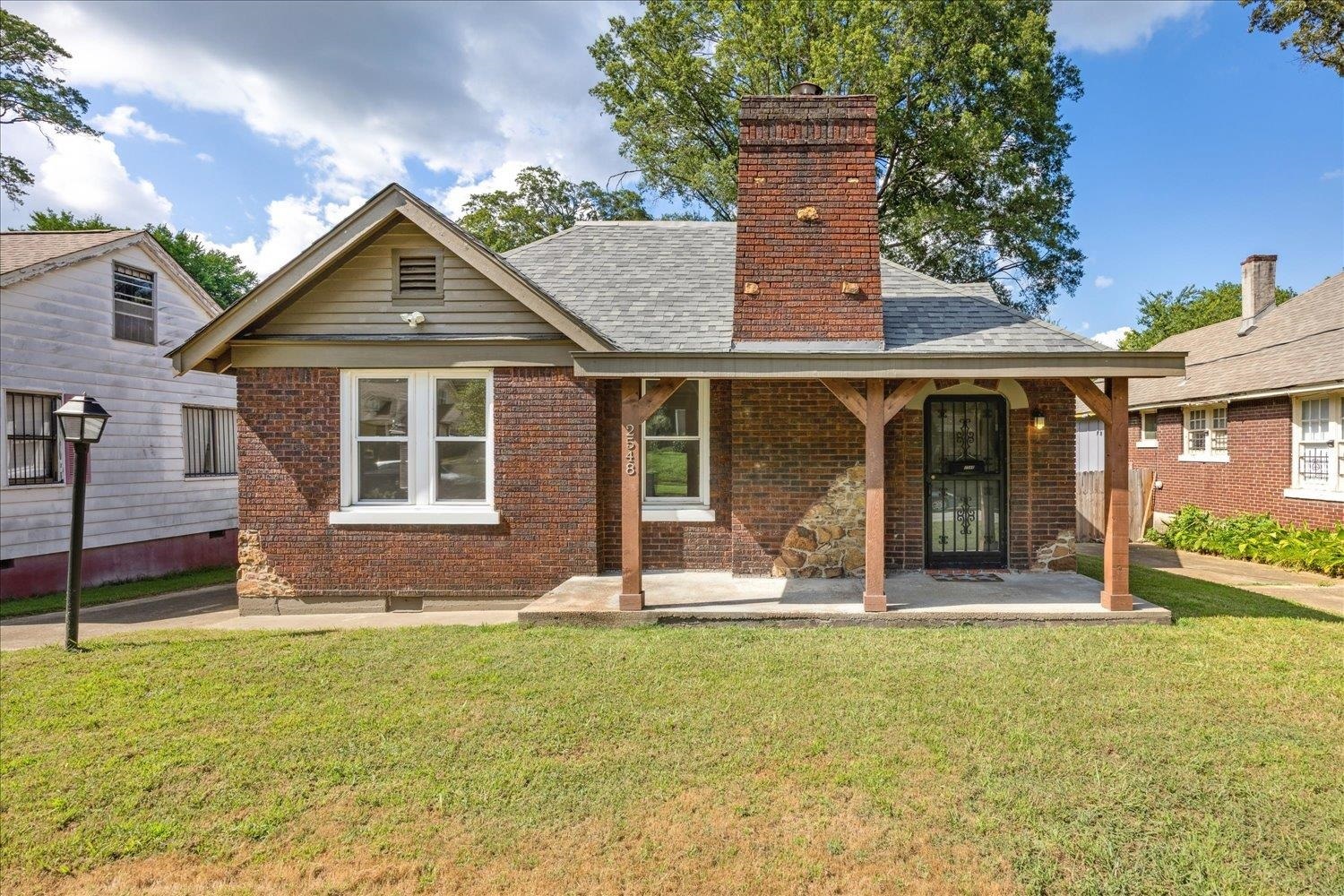 Property Photo: 2548 McAdoo Ave TN 38112