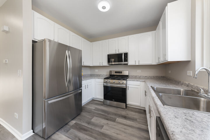 Property Photo:  6407 Coyote Ridge Court  IL 60586 