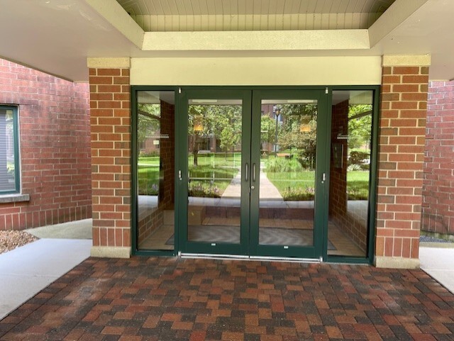 Property Photo: 865 E 22nd Street 124 IL 60148