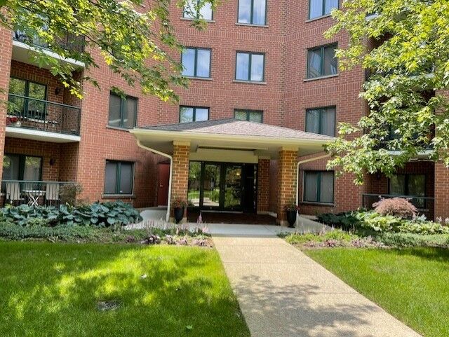 Property Photo:  865 E 22nd Street 124  IL 60148 