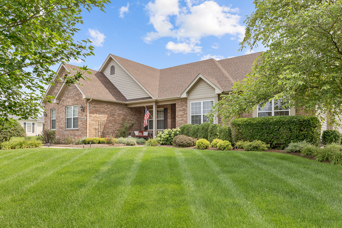 Property Photo: 6N185 Autumn Lane IL 60175