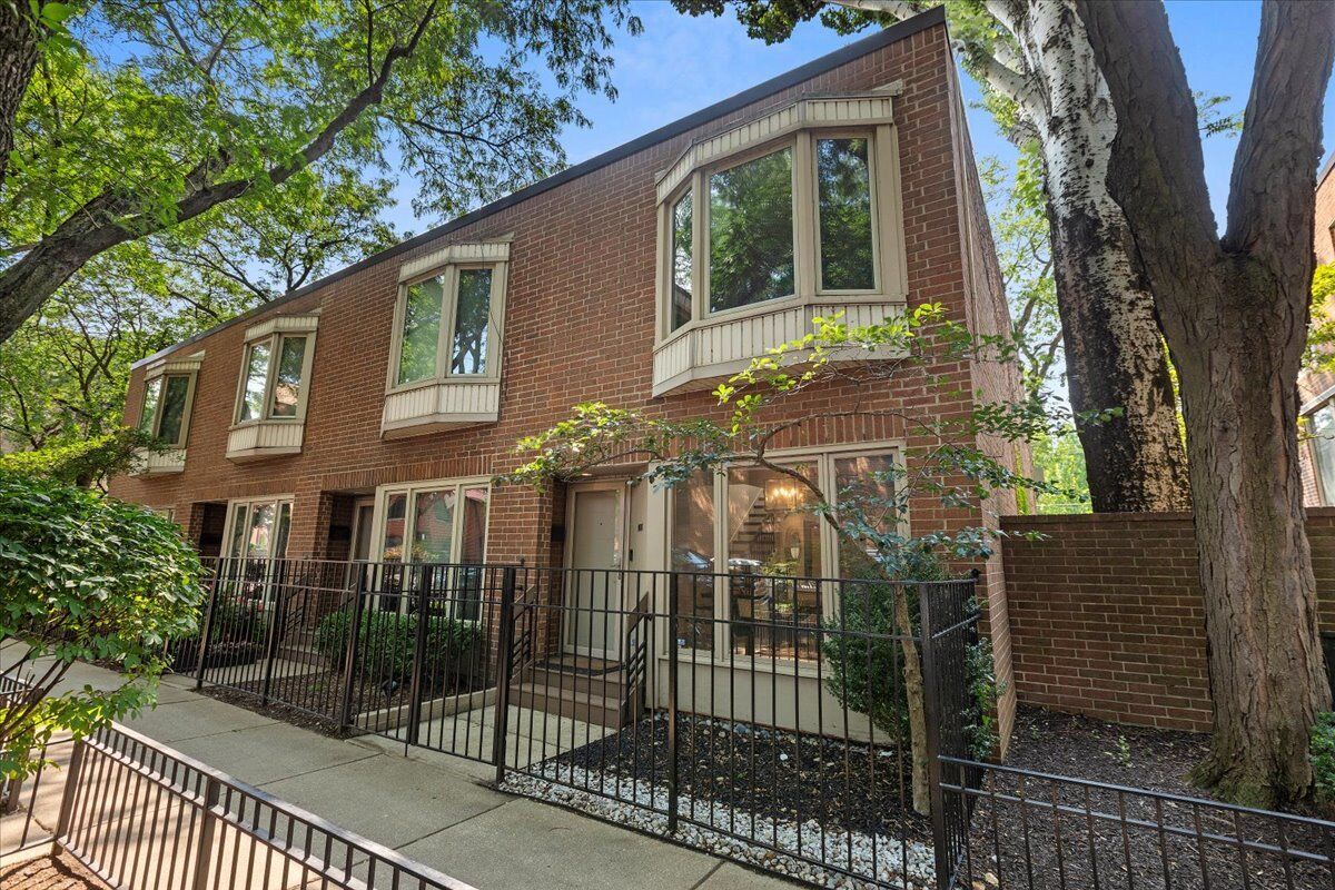 Property Photo:  1806 N Dayton Street  IL 60614 