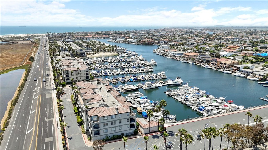 4167 Warner Avenue 102  Huntington Beach CA 92649 photo