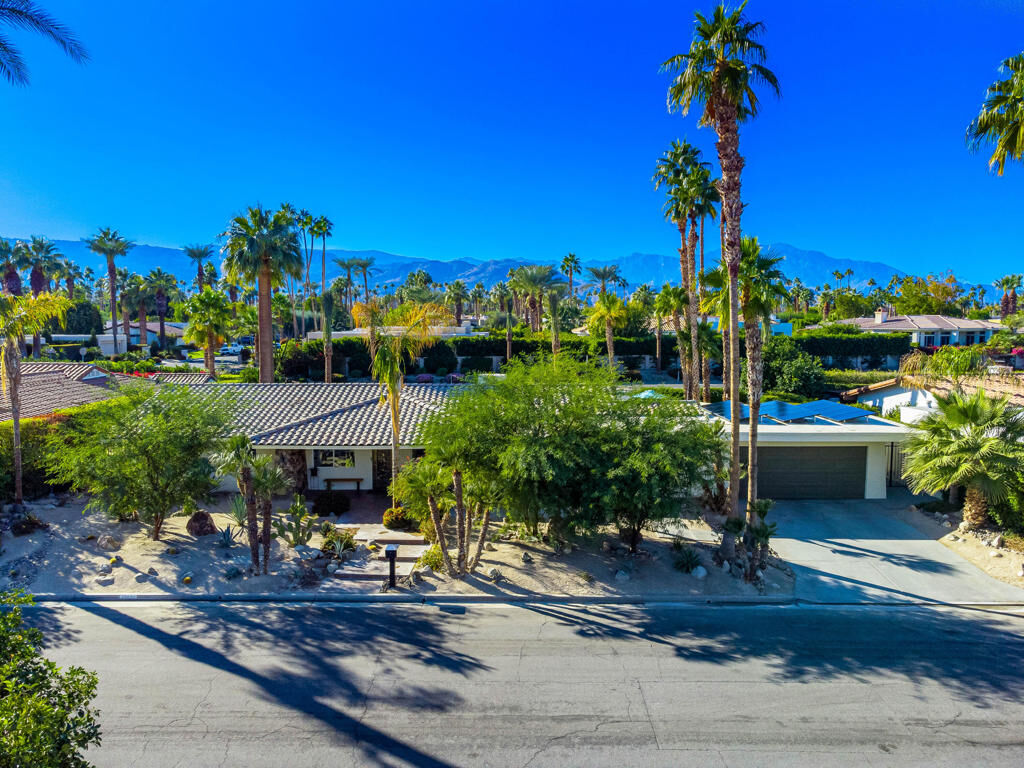 Property Photo:  45675 Via Corona  CA 92210 
