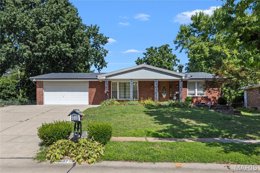 Property Photo: 4607 Valmeyer Drive MO 63128