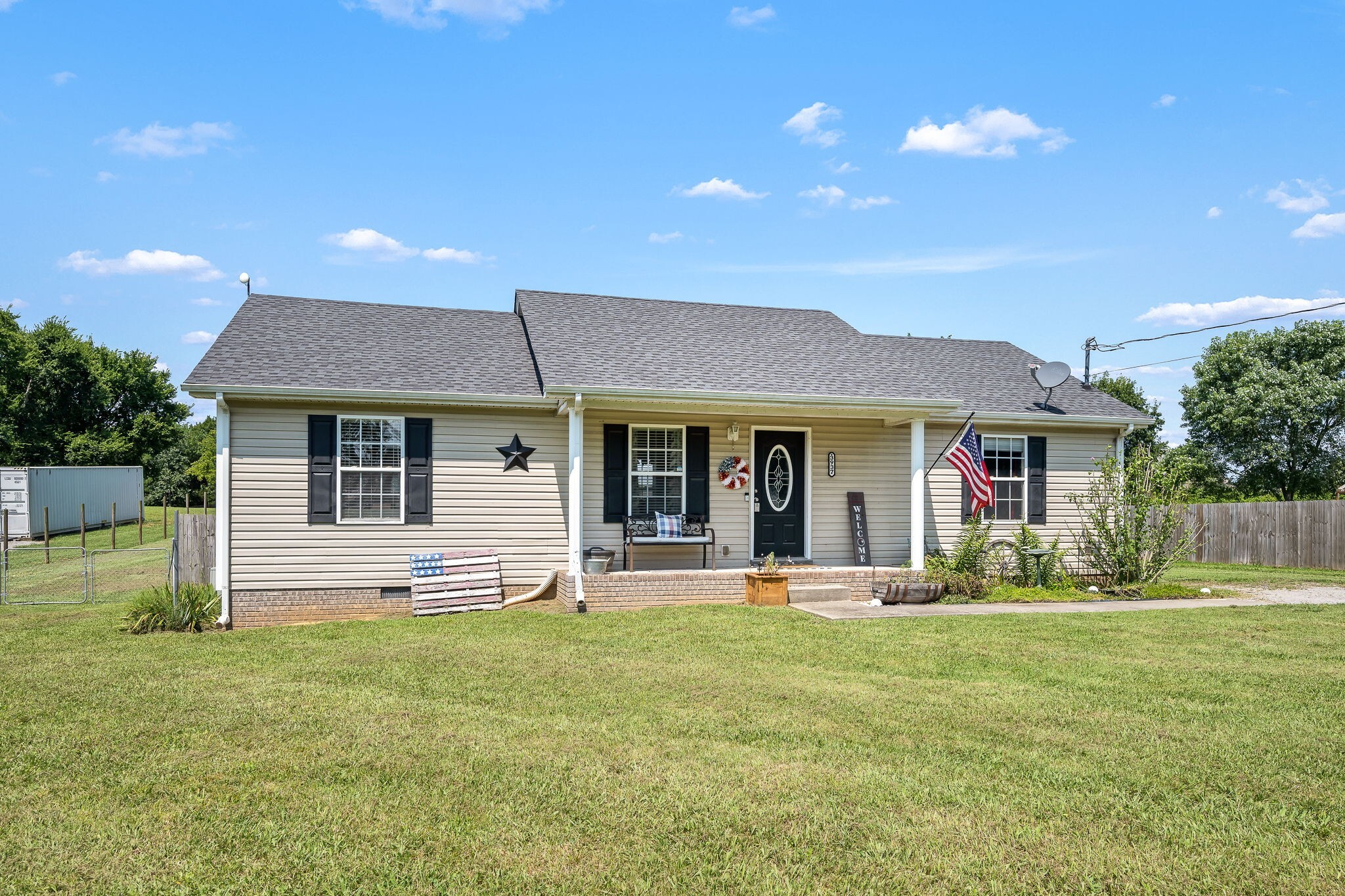 Property Photo: 3937 Honeysuckle Way TN 37034