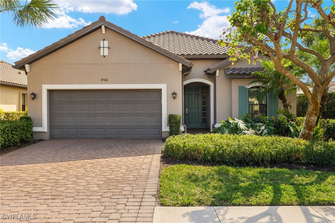 Property Photo: 8502 Palacio Terrace N FL 34114