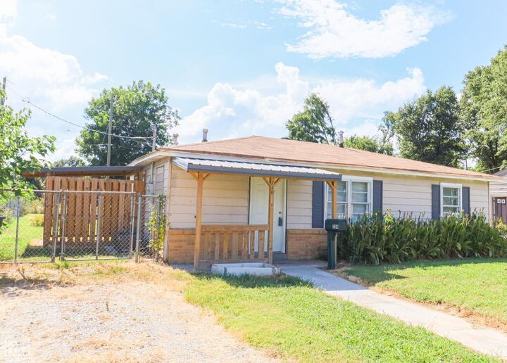 Property Photo:  220 Magnolia  AR 7247 