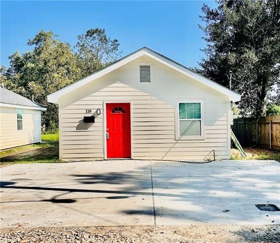 Property Photo: 118 Treuil Lane LA 70037
