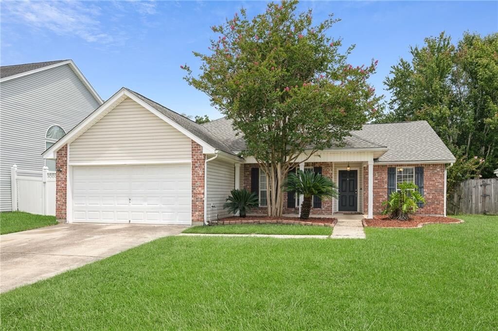 Property Photo:  1032 Sterling Oaks Boulevard  LA 70461