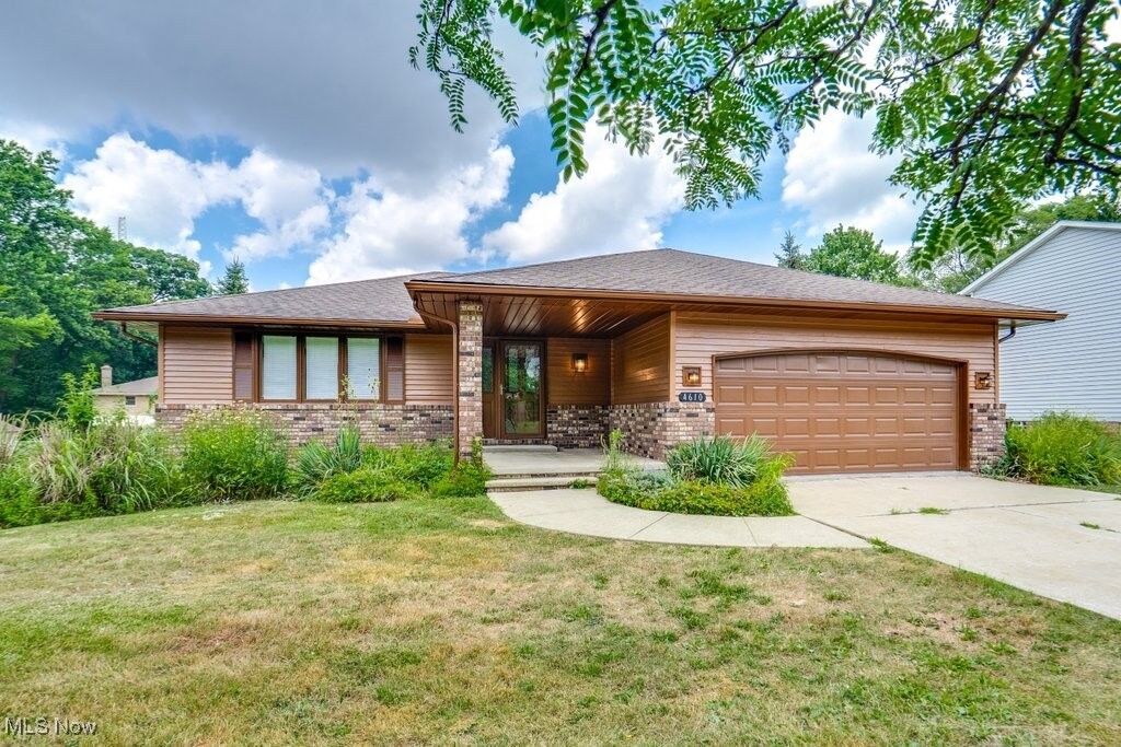 Property Photo: 4610 Wood Thrush Drive OH 44134