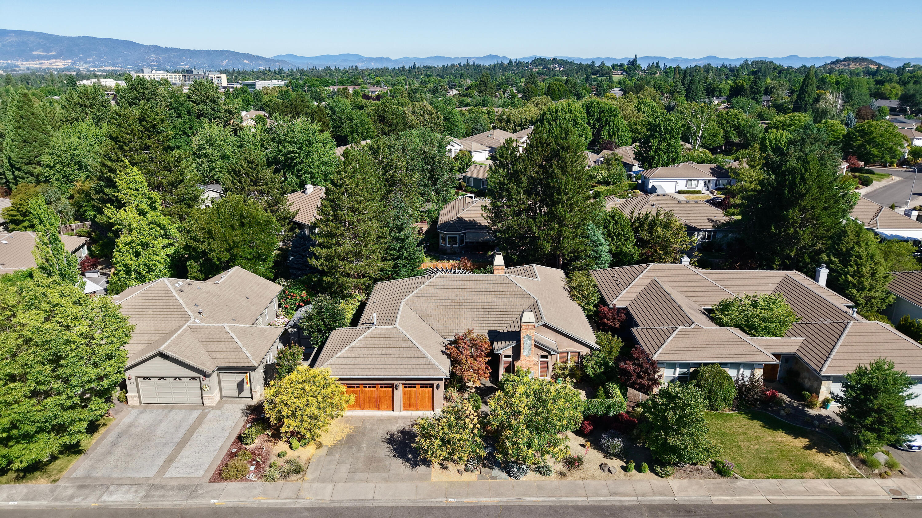 770 Eastridge Drive  Medford OR 97504 photo