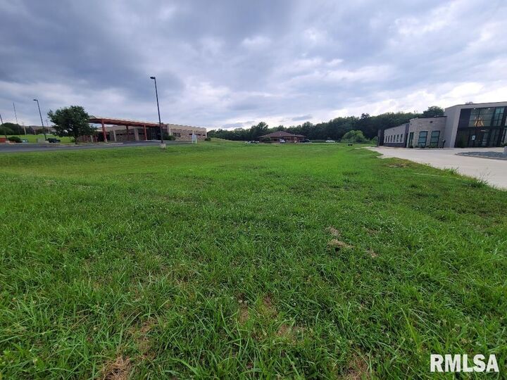 Property Photo:  3128 Veterans Memorial Drive  IL 62864 